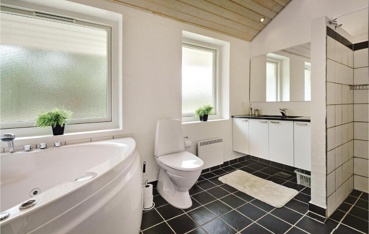 7 Bedroom Stunning Home In Herning Kolkaer Exterior photo