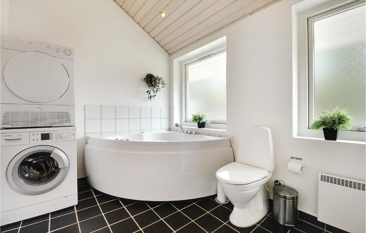7 Bedroom Stunning Home In Herning Kolkaer Exterior photo